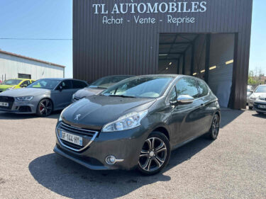 PEUGEOT 208 2013