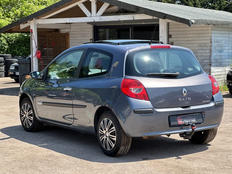 Renault Clio 3 1,4L 98 CV Ripcurl / Toit Pano Ouvrant / 122 KM / Paiement 4X Possible