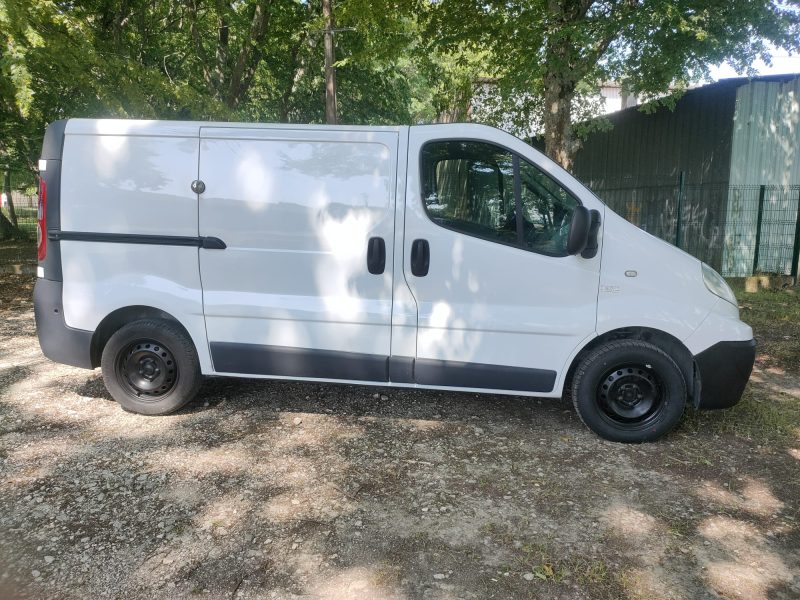 RENAULT TRAFIC 2,0 DCI 115 CH Grand confort