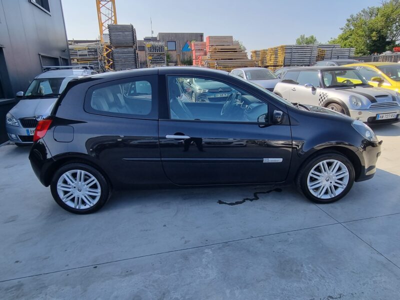 RENAULT CLIO III 1.5 dCi 105 Initiale