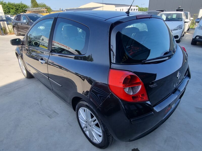 RENAULT CLIO III 1.5 dCi 105 Initiale