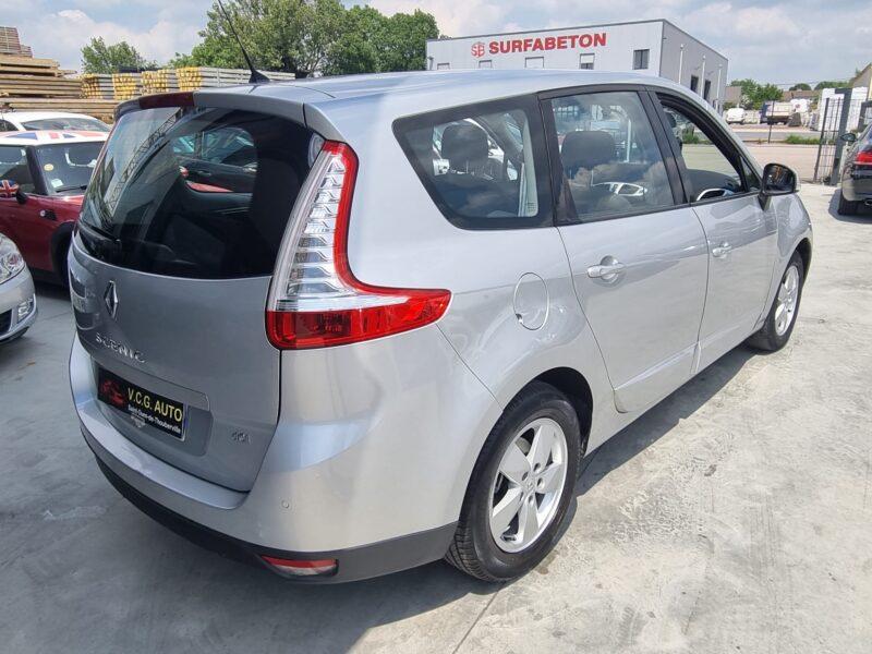 RENAULT SCÉNIC III 1.9 dCi 130 DYNAMIQUE