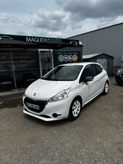 PEUGEOT 208  2014