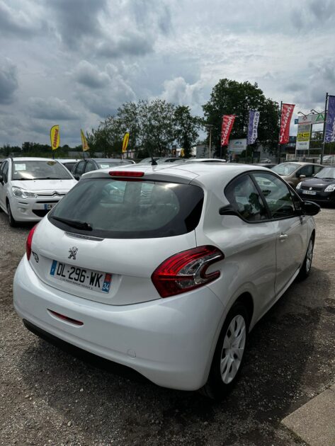 PEUGEOT 208  2014