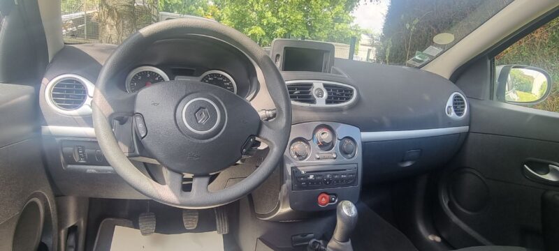 RENAULT CLIO III 2012 TOMTOM