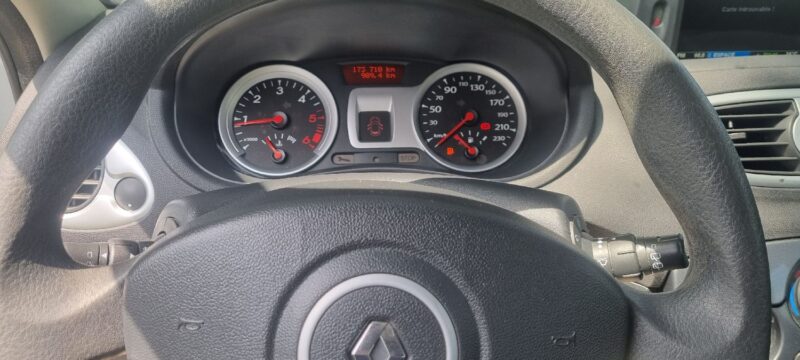 RENAULT CLIO III 2012 TOMTOM