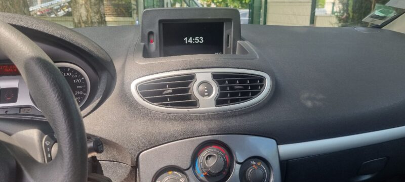 RENAULT CLIO III 2012 TOMTOM