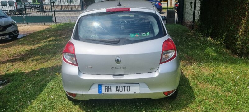 RENAULT CLIO III 2012 TOMTOM