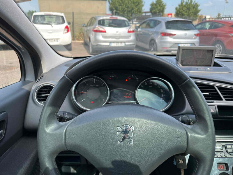 PEUGEOT 3008 Monospace 2011