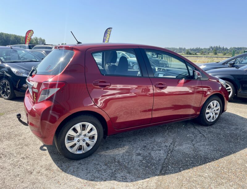 TOYOTA YARIS 2011