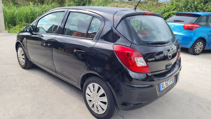 OPEL CORSA D 2010