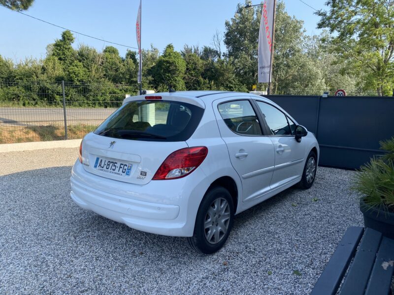 PEUGEOT 207 2010