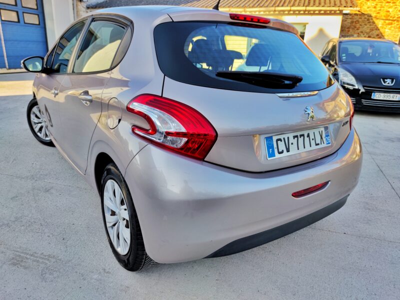 PEUGEOT 208 2013