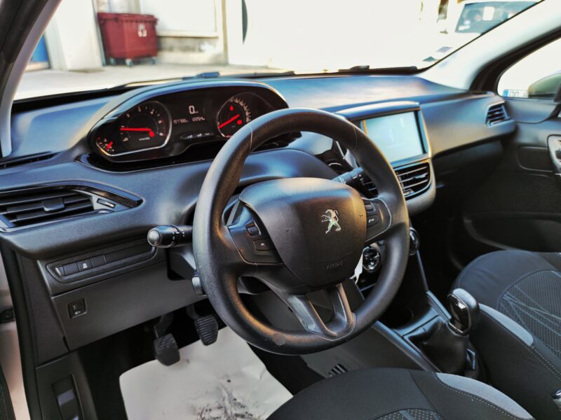 PEUGEOT 208 2013