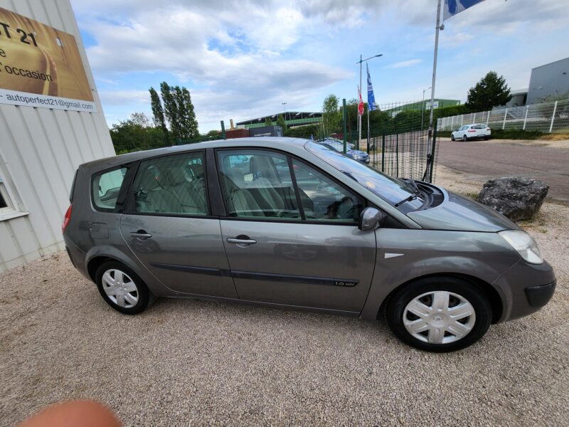 RENAULT GRAND SCÉNIC II 2004