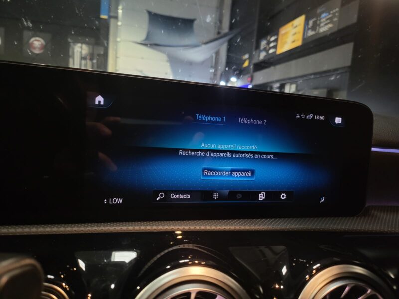 MERCEDES CLASSE A 200 163cv AMG LINE TOIT OUVRANT / PACK AMBIANCE / APPLE CARPLAY