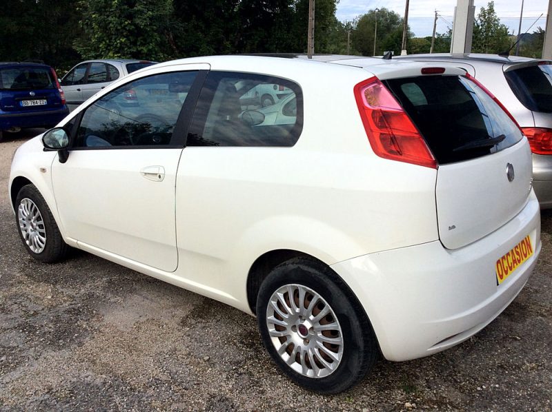 FIAT GRANDE PUNTO 3 PORTES 1.2l 65CH DYNAMIC 1ERE MAIN CRIT AIR 2