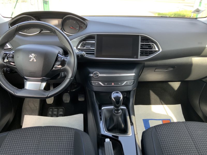 PEUGEOT 308 2020