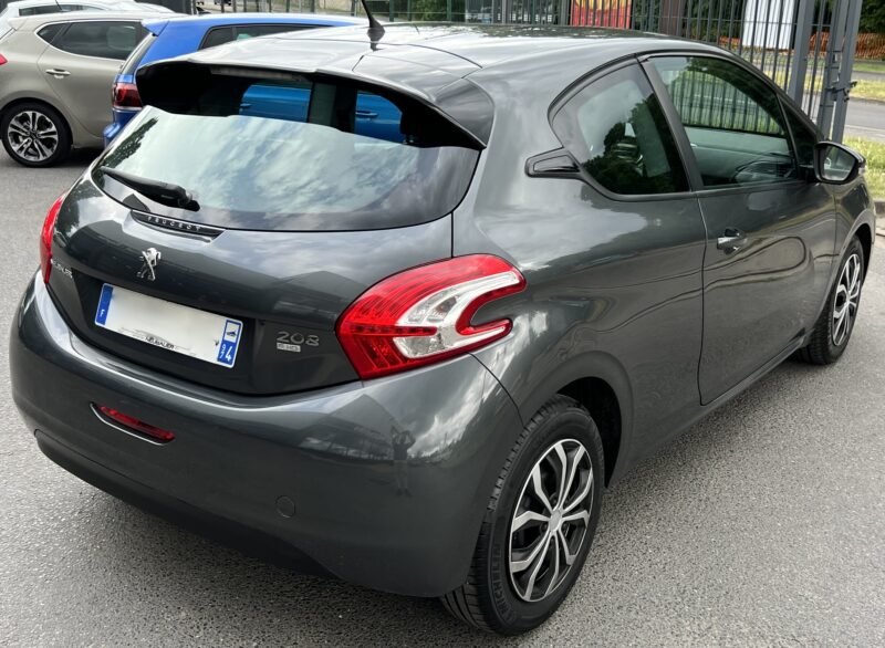 PEUGEOT 208 1.6 E HDI 92 Cv 54 700 Kms ECRAN TACTILE BLUETOOTH REGULATEUR Crit Air 2 - Garantie1an