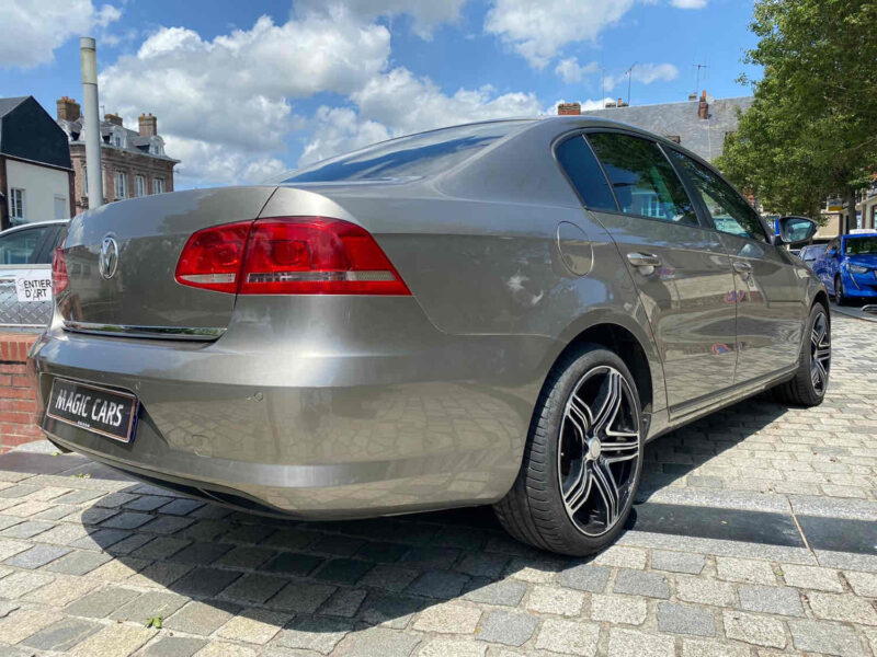 VOLKSWAGEN PASSAT B7 2012