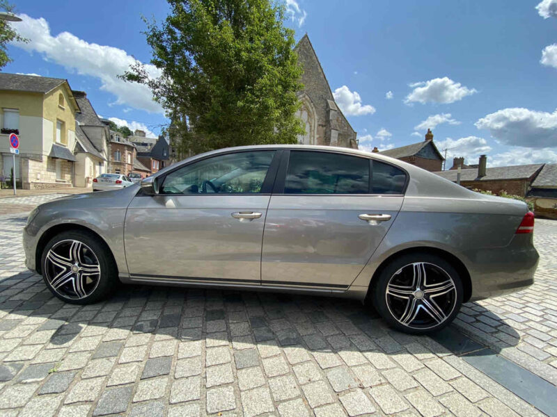 VOLKSWAGEN PASSAT B7 2012