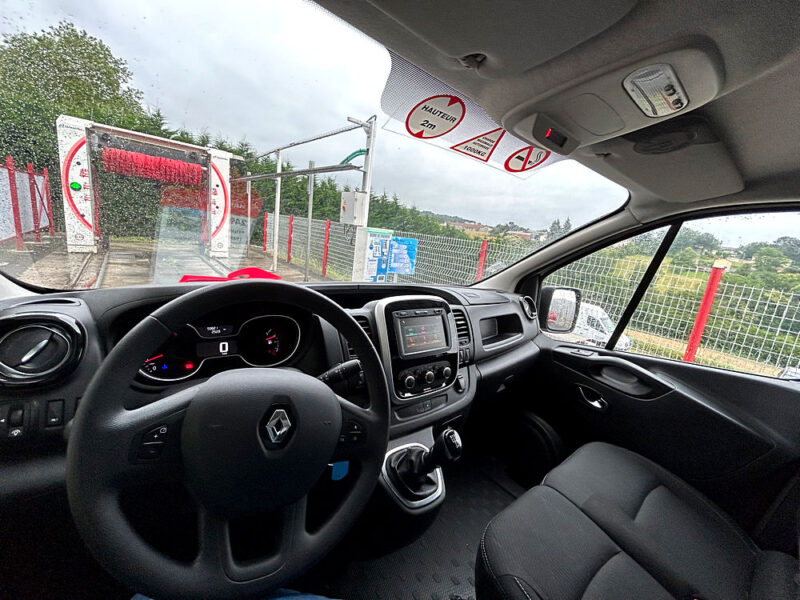 RENAULT TRAFIC III  2020