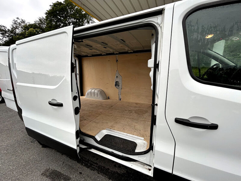 RENAULT TRAFIC III  2020