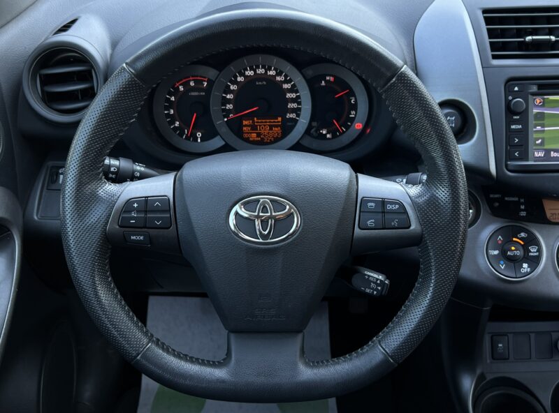 TOYOTA RAV4 3 PHASE 2 4WD 2.0 D-4D 150 1ERE MAIN / 25 800 Kms LIMITED EDITION ATTELAGE - Garantie1an