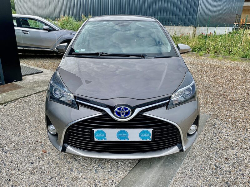 TOYOTA YARIS HYBRID ATTITUDE 2015