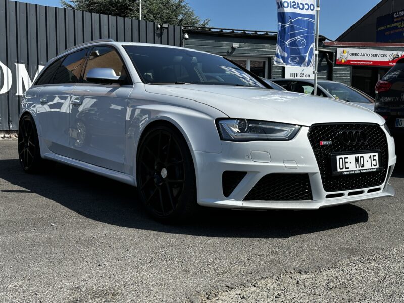 AUDI RS4 