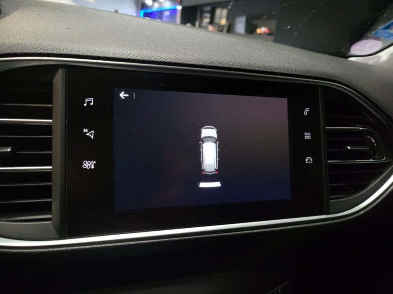 PEUGEOT 308 II 1.2 PURETECH 130CV ALLURE EAT6 // APPLE CARPLAY/MIRROR LINK/SIEGES CHAUFFANT