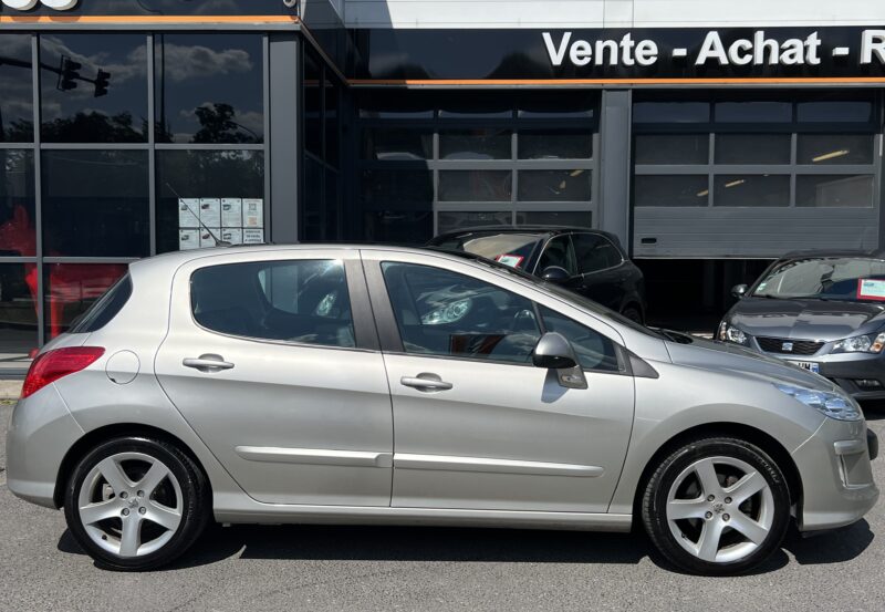 PEUGEOT 308 1.6 HDI 110 CV FELINE / 1ERE MAIN 64 700 Kms TOIT PANORAMIRUQE GPS - Garantie1an