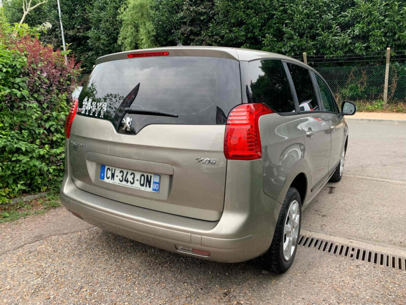 PEUGEOT 5008 1.6HDI 115CV