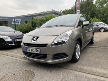 PEUGEOT 5008 1.6HDI 115CV