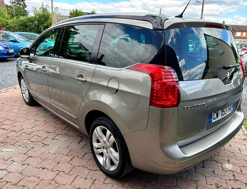 PEUGEOT 5008 2013