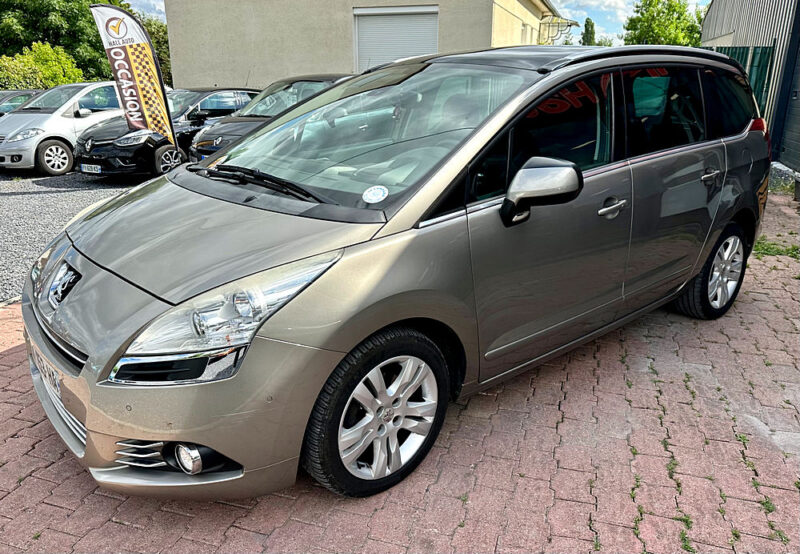 PEUGEOT 5008 2013