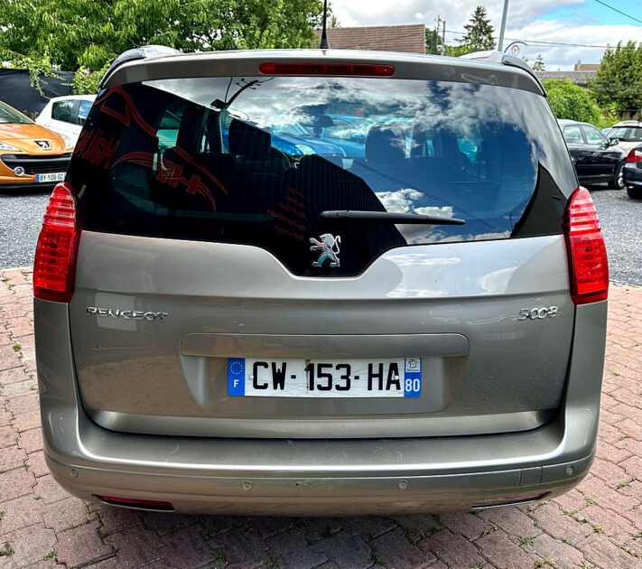 PEUGEOT 5008 2013