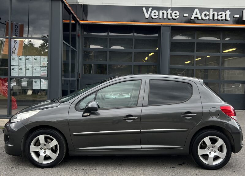 PEUGEOT 207 PHASE 2 FELINE 1.6 VTI 120 1ERE MAIN / 35 300 Kms BOITE AUTO TOIT PANO GPS - Garantie1an