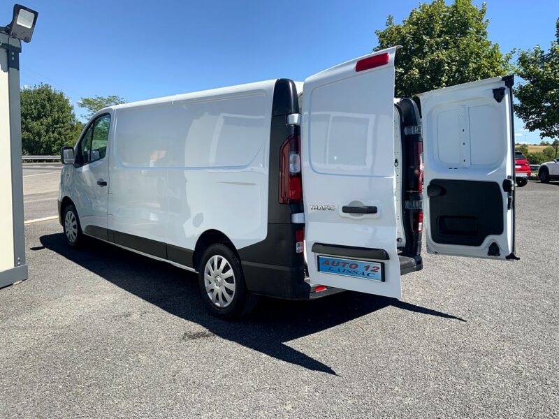 RENAULT TRAFIC 2020