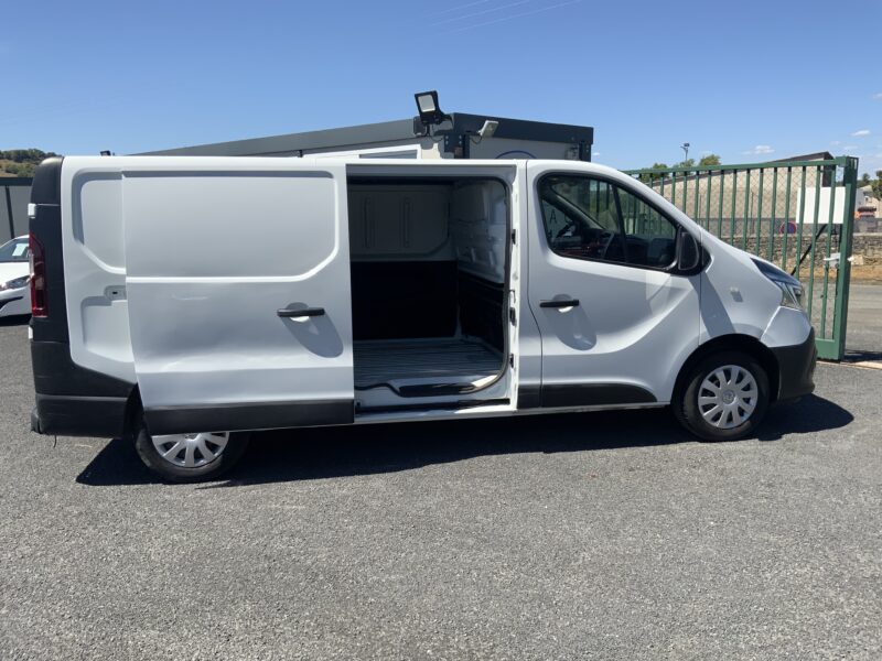 RENAULT TRAFIC 2020