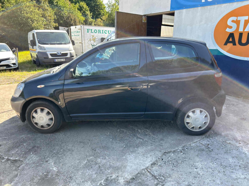 TOYOTA YARIS 2002