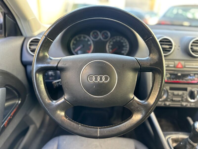 Audi A3 1.6 AMBIANTE PAYEZ EN 4X