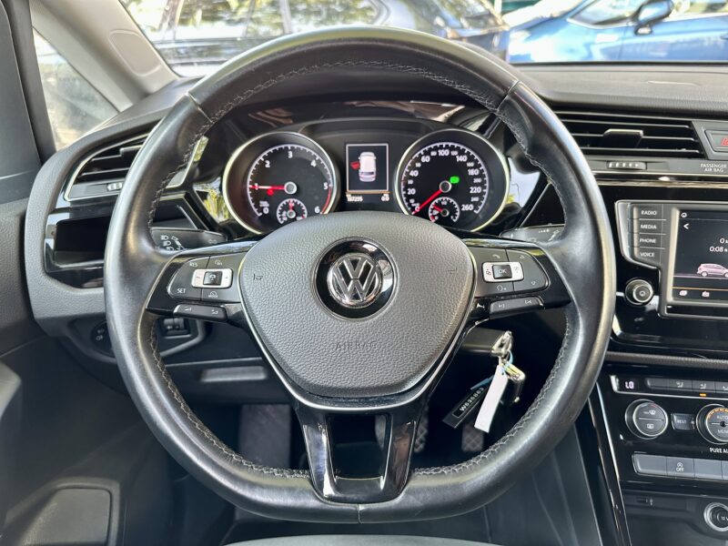 VOLKSWAGEN TOURAN 2016