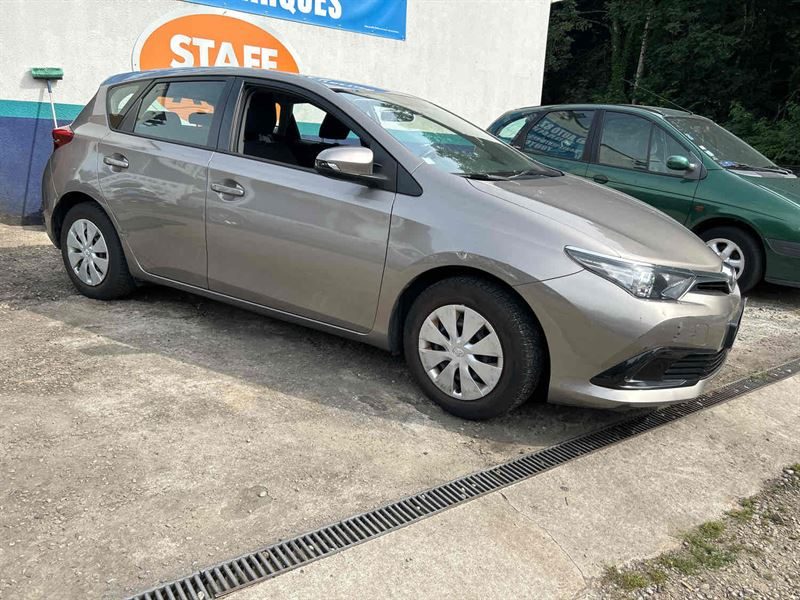 TOYOTA  AURIS 2016