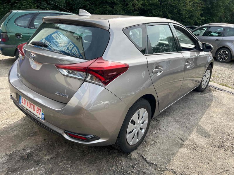 TOYOTA  AURIS 2016