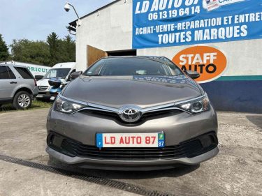 TOYOTA  AURIS 2016