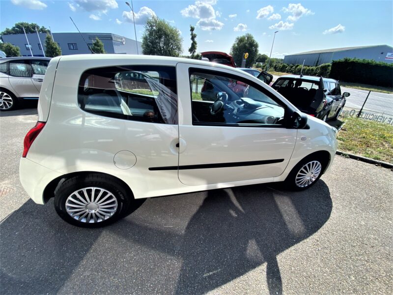 RENAULT TWINGO II 2011