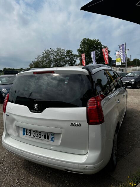 PEUGEOT 5008 2016