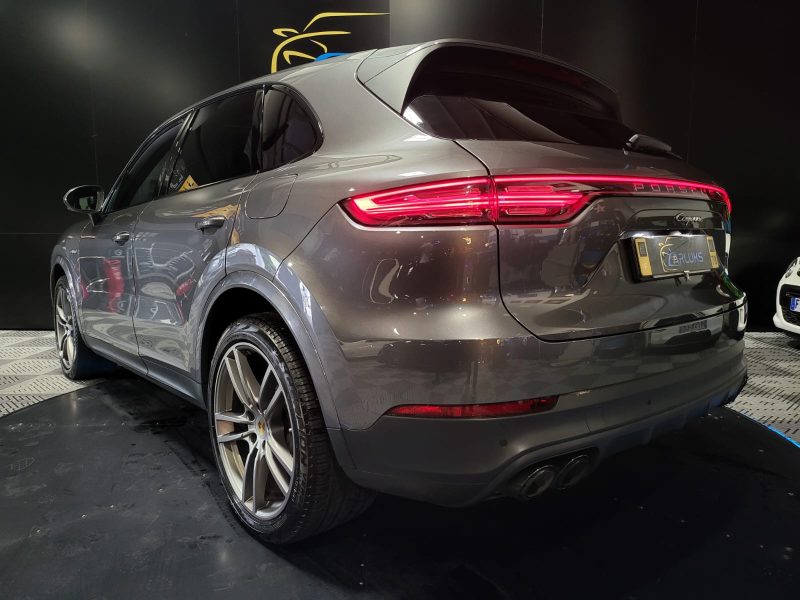 PORSCHE CAYENNE 3.0 E-Hybrid AWD 462cv PACK CARBON / TOIT OUVRANT / CAMERA 360 / SUSPENSION PNEUMATI