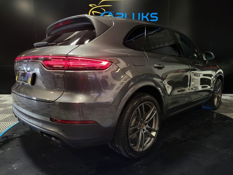 PORSCHE CAYENNE 3.0 E-Hybrid AWD 462cv PACK CARBON / TOIT OUVRANT / CAMERA 360 / SUSPENSION PNEUMATI